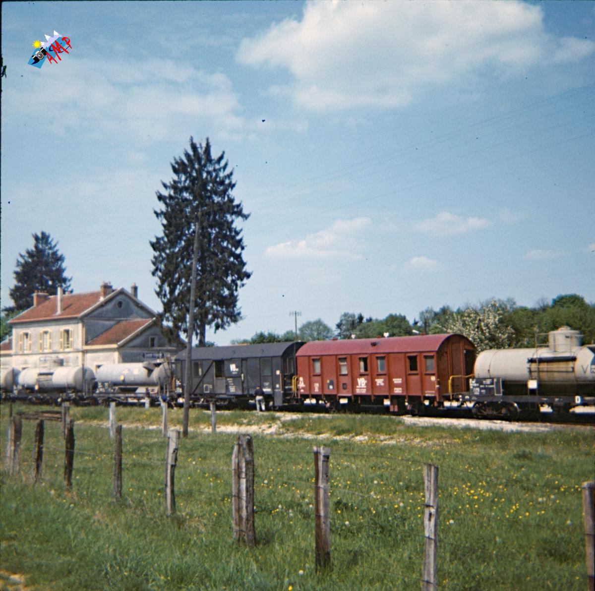 1971--R06_025-P940-05-RE-train desherbant-1971-05-_HG